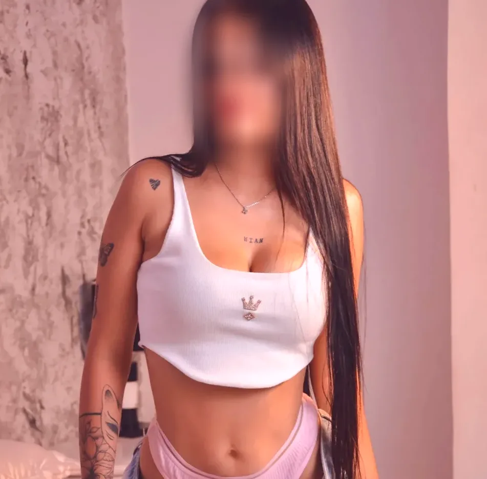 Amina, 23