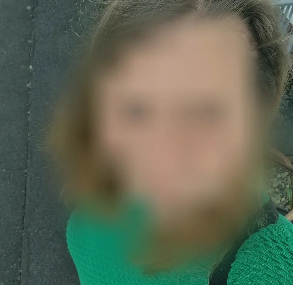 Ella, 32