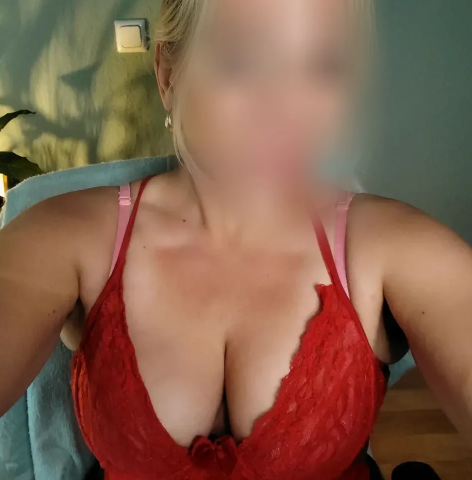 Ulla, 37